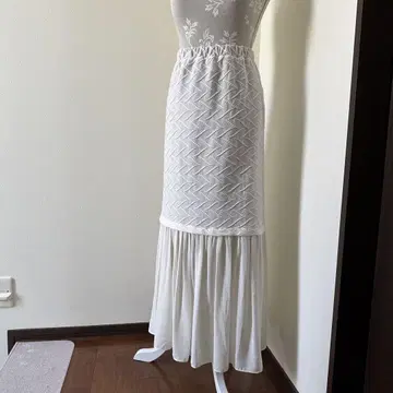 롱 스커트 화이트 타이트 스커트 뜨개질 무늬