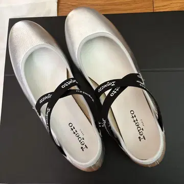 [ 시착만 한 상품 ] 레페토 사이즈 40 실버 발레 슈즈 플랫 25cm