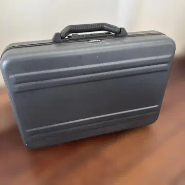 ZERO HALLIBURTON 하드 케이스 블랙