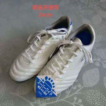 축구화 스파이크 24cm 미사용 새상품 발볼 넓은