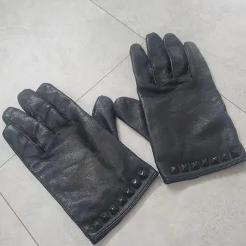 가격 인하했습니다 새상품, 미사용품 가죽 장갑 스터드 디자인 블랙