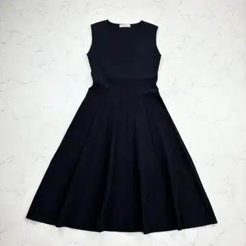 새상품급 셀포드 플리츠 니트 원피스 슬리브리스 절개