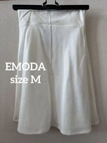EMODA 에모다 택 포함 미사용 새상품 하이웨스트 플레어 스커트