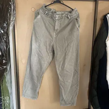 ZARA 카키 치노 팬츠