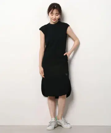 adidas 블랙 슬리브리스 원피스