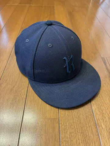 론 헤르만 x NEWERA 네이비 캡