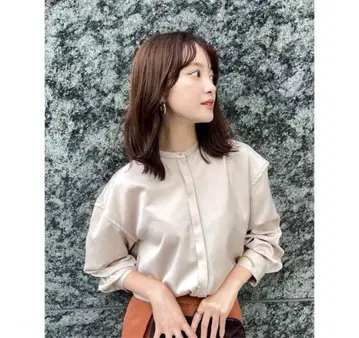 아뉴앙스 새틴 밴드 카라 블라우스