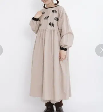 [ ETHICAL CRAFTS ] 리사이클 코튼 자수 원피스 베이지