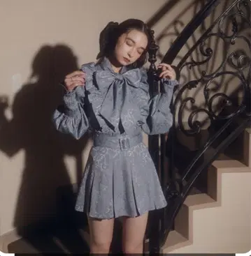 프릴 달린 그레이 셋업
