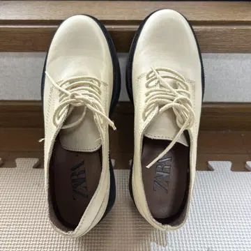 ZARA 크림색 로퍼
