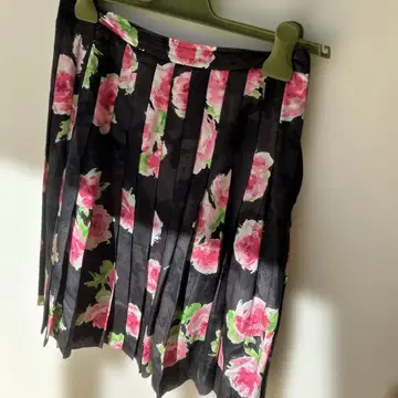 [새상품급] MOSCHINO 플레어 스커트 38