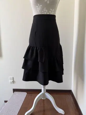 블랙 플레어 스커트 티어드 디자인