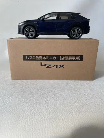 도요타 bZ4X 5 2MT 202 블랙 x 8S6 다크 블루 마이카