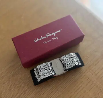 Ferragamo 머리핀