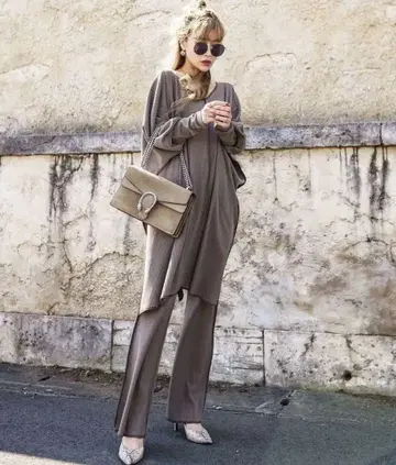 글램 립스 비숍 슬리브 & 세미 플레어 팬츠 리버스 셋업