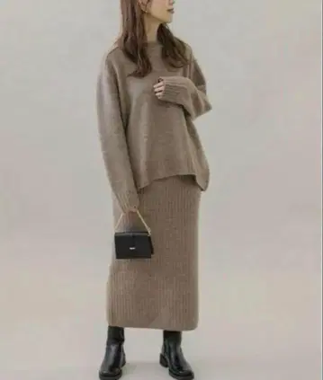 새상품급 어반 리서치 서니 레이블 니트 셋업 스커트 브라운
