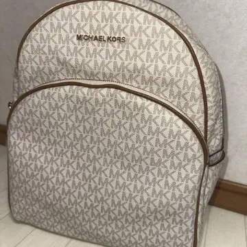 마이클코어스 백팩