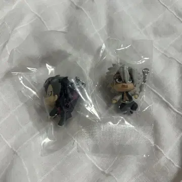집게로 집어 연결하는 마스코트 귀멸의 칼날