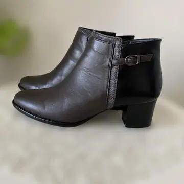 새상품급 모라비토 다크 브라운과 블랙 앵클부츠 24cm