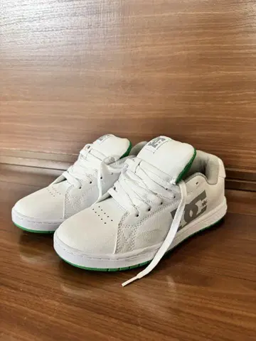 DC 스니커즈 미사용품 25.5cm