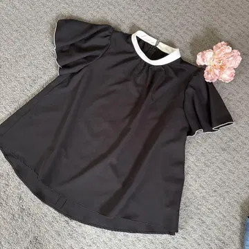 새상품급 르네 바이컬러 블라우스 화이트 블랙 프릴