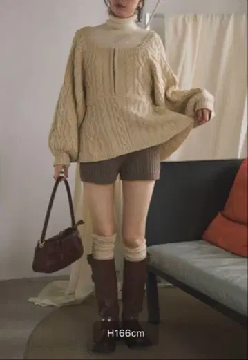 로인 뉘 스퀘어 백 리본 니트 아이보리
