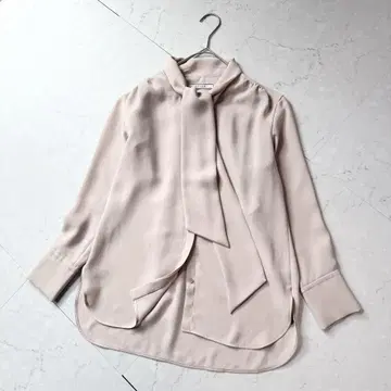 BEIGE 베이지 보타이 블라우스 32 베이지