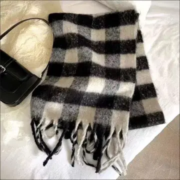 체크 무늬 프린지 머플러