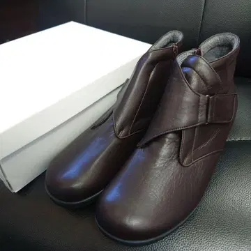233 [ 새상품 ] 24cm ( 4E ) 여성용 부츠