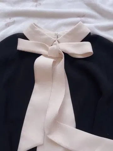 벌스데이 바쉬 리본 케이프 판초