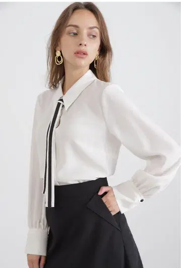 화이트 리본 포함 긴팔 셔츠
