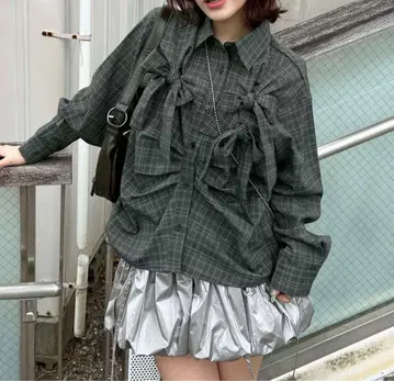 리본 포함 그레이 계열 체크 셔츠