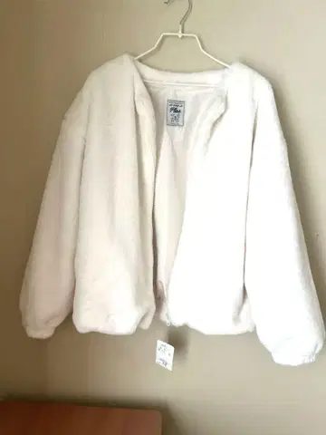 Plus 아이보리 보아 자켓