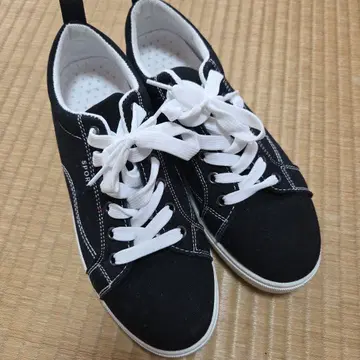 블랙 캔버스 스니커즈