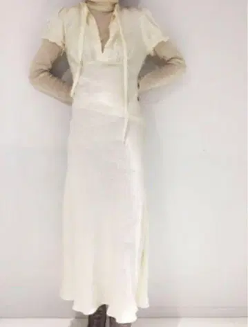 에디트포르르 / 새틴 플라워 자카드 드레스
