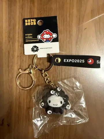 새상품 산리오 블랙 미야쿠미야쿠 변신 키링 입체 마스코트 시나몬 롤