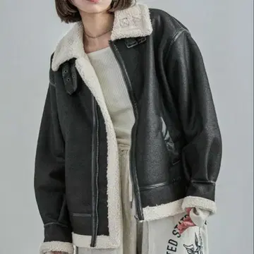 블랙 무스탕 코트 F 사이즈