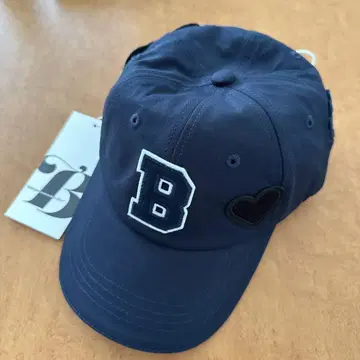 Bibiy. 네이비 B 로고 캡