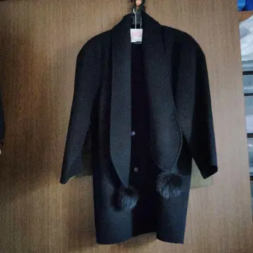 블랙 폼폼 포함 롱 코트와 스카프 세트