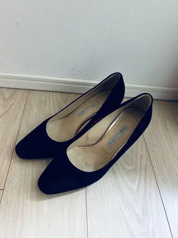 PELLICO 네이비 스웨이드 펌프스