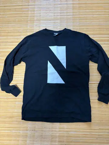 New Era 블랙 긴팔 M 사이즈 롱 T셔츠 N 로고