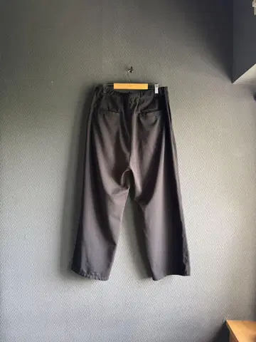 UNIVERSAL TISSU 팬츠