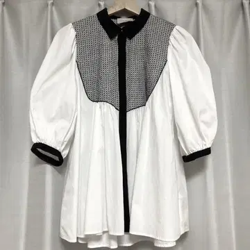 UNITED ARROWS 자수 숏 슬리브 블라우스
