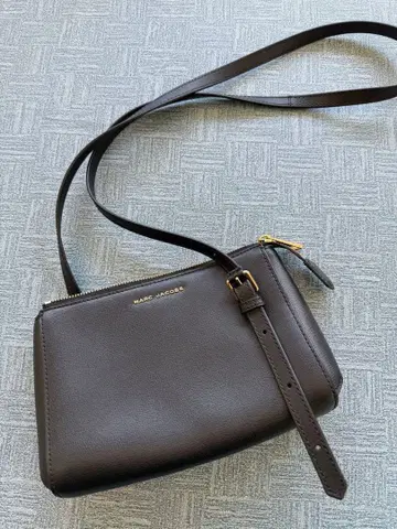 마크 제이콥스 블랙 가죽 숄더백