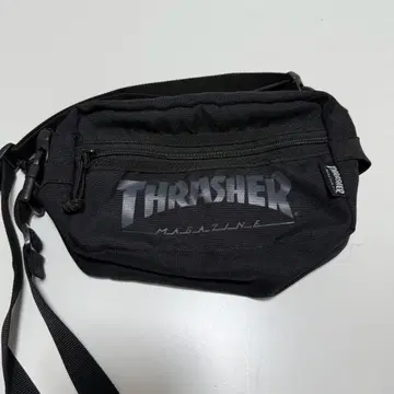 THRASHER 블랙 숄더백