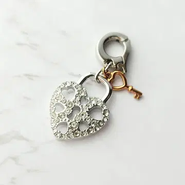 [ 새상품급 ] SWAROVSKI 스와로브스키 참 하트 열쇠