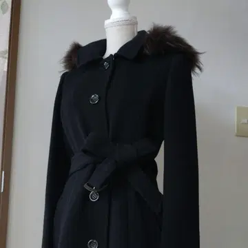 쿠미쿄쿠 퍼 후드 블랙 롱 코트
