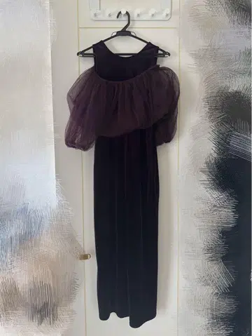 UND MANY WAY BALLOON VEIL DRESS