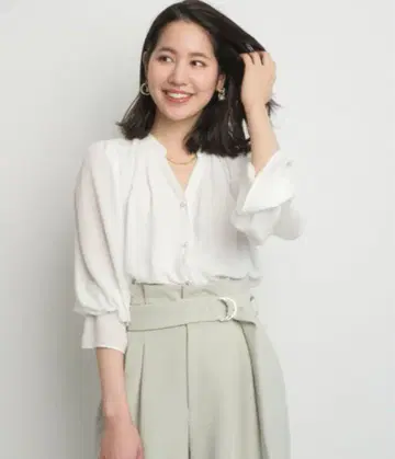 저스길리티 펄 버튼 블라우스