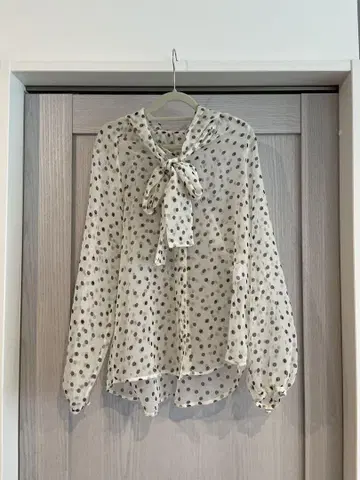 화이트 도트 시스루 쉬폰 블라우스